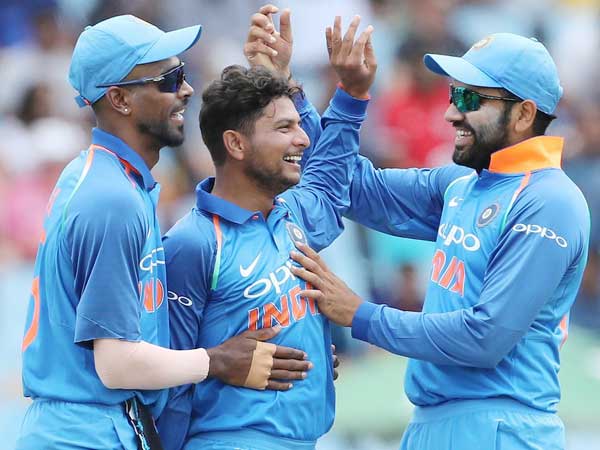 పోటీ పడి మరీ వికెట్లు తీసిన చాహల్, కుల్దీప్