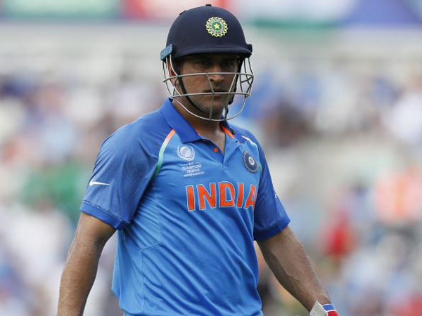  పదివేల పరుగులకు 46 పరుగుల దూరంలో ధోని