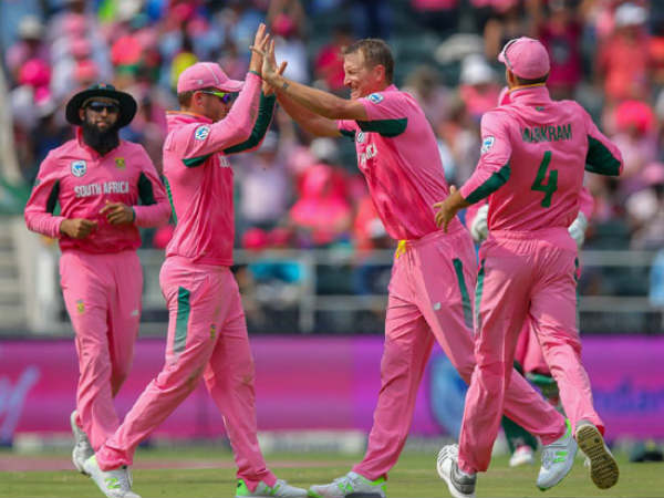  గులాబీ రెంగు జెర్సీల్లో సఫారీలు