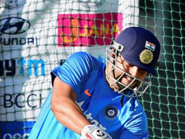 ముక్కోణపు సిరీస్‌కు సన్నద్ధమవుతూ: 