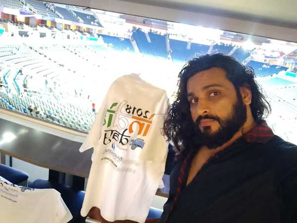 పక్కింట్లో టీవీ చూస్తూనే