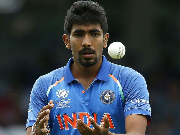 గుజరాత్‌ బౌలర్‌ బుమ్రా: