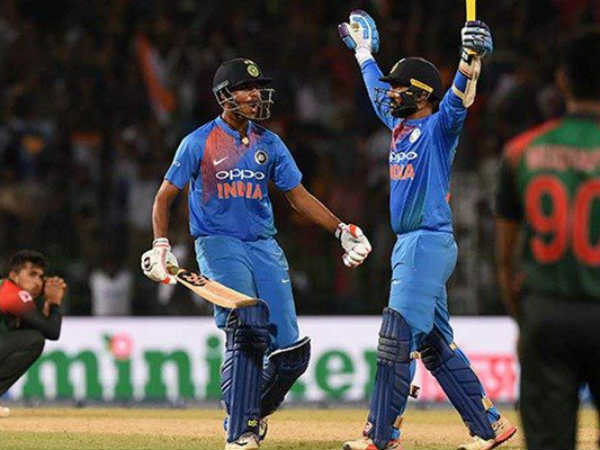 రెండు బంతులు ఉండగా :