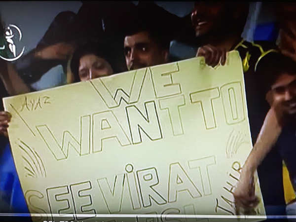  ప్లకార్డులతో ప్రదర్శన: