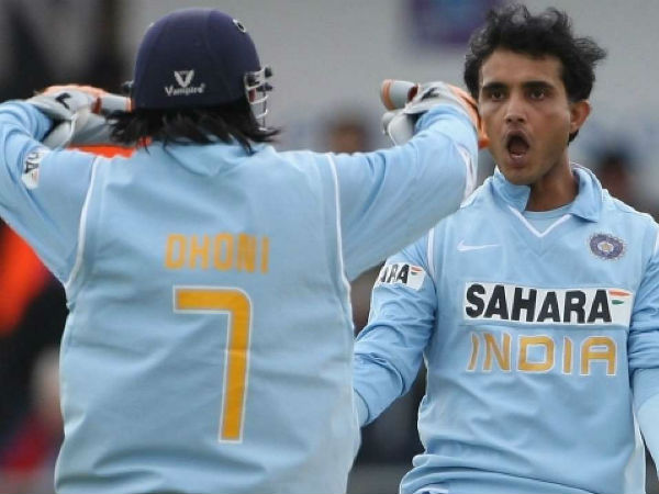 టికెట్ కలెక్టర్‌గానే ఉన్నట్లు తెలిసింది