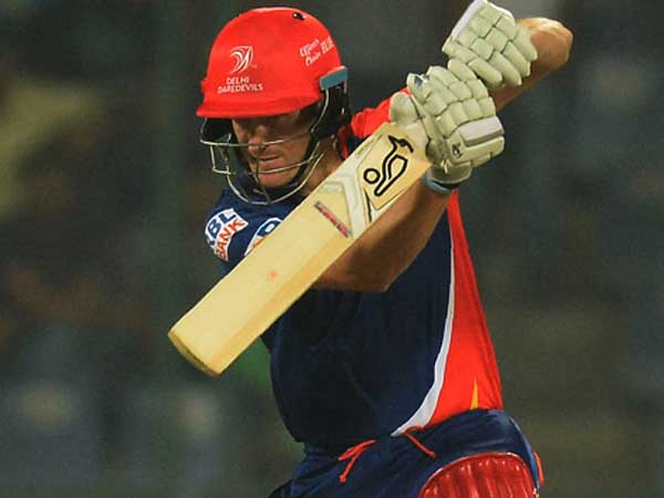  క్రిస్‌మోరీస్‌ను ఔట్ చేయడంతో వందో వికెట్‌ను