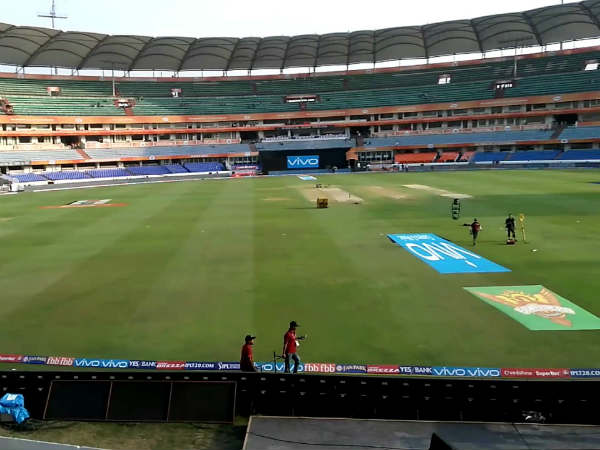 స్టేడియం మొత్తాన్ని వ్యాపారమయంగా