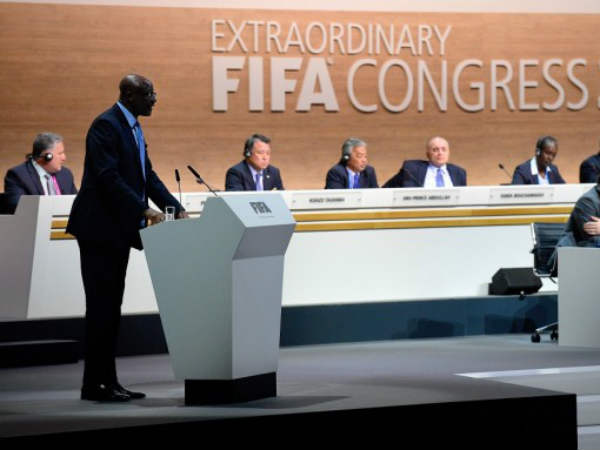 2015లో ఫిఫా కౌన్సిల్‌కు సభ్యుడిగా ఎన్నికైన ఒమరీ
