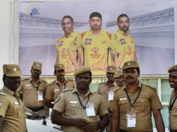 పూర్తి భద్రత కల్పిస్తామని హామీ ఇవ్వడంతో తొలి మ్యాచ్