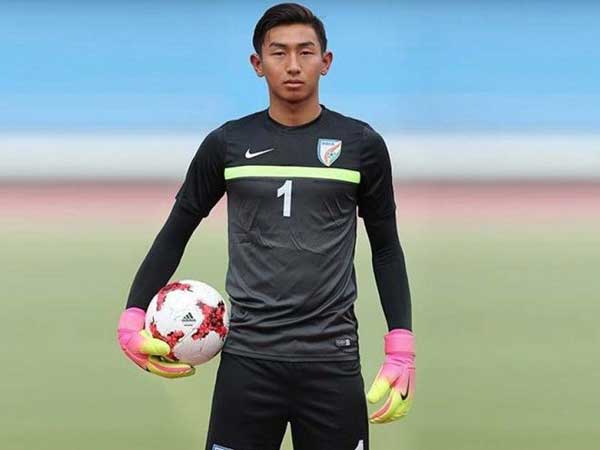  ముందు వర్క్ పర్మిట్ లభిస్తేనే ఒప్పందంపై ధీరజ్‌సింగ్ సంతకం