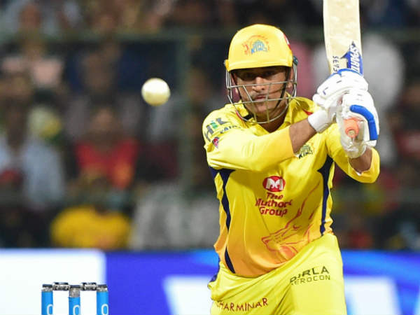 అగ్రస్థానంలో ధోని అగ్రస్థానంలో ధోని