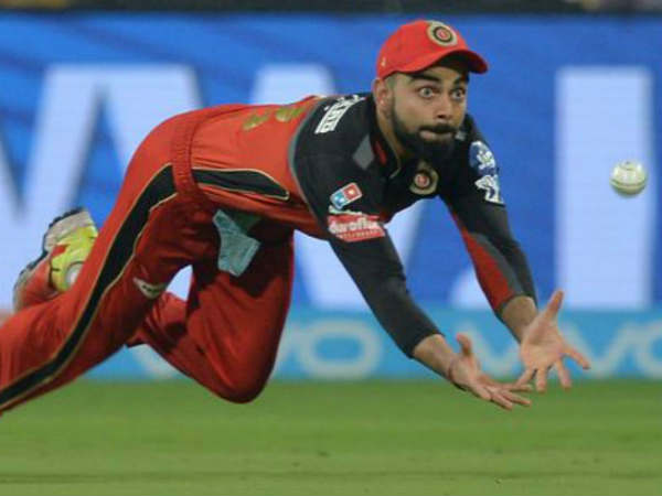 ఇన్నింగ్స్ 19వ ఓవర్‌లో కోహ్లీ సూపర్ క్యాచ్