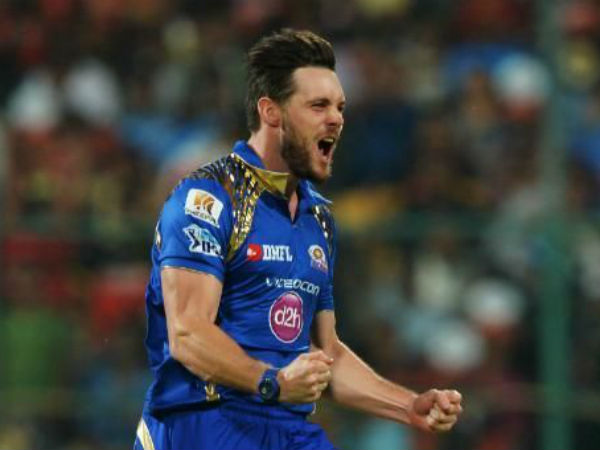 #4 మెక్లెన్‌గన్ డబుల్ వికెట్ ఓవర్