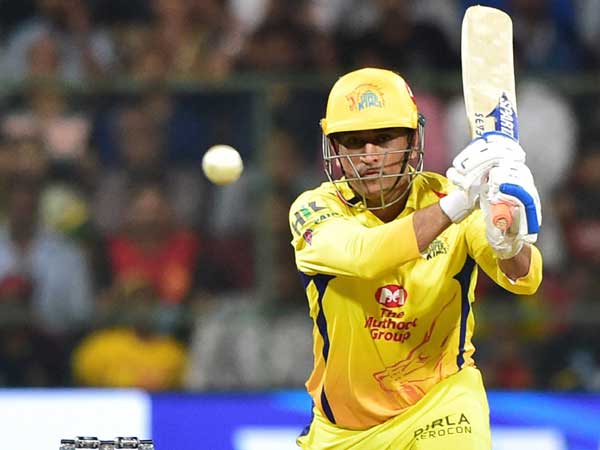 జడేజా ఔటైన తర్వాత క్రీజులోకి ధోని