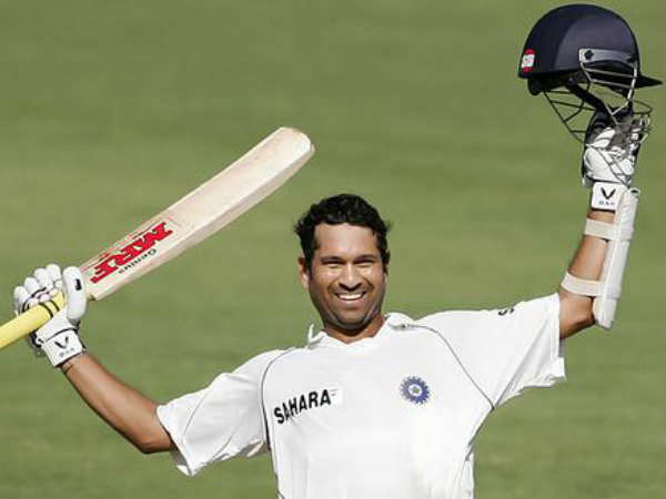  టెస్టు మ్యాచ్‌లలో 15,921 పరుగులు : 