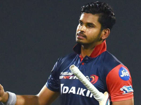 1000 చేరువైన ఆటగాళ్ల జాబితాలో: 