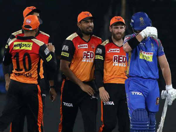 ఐదుగురు బౌలర్లూ 30 పరుగులు మించకుండా బౌలింగ్‌