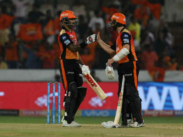 సిక్స్ లేకుండా అత్యధిక పరుగులు చేసిన జట్టుగా సన్‌రైజర్స్