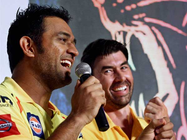 డగౌట్‌లో ఉన్న ఫ్లెమింగ్‌కు చాలా కష్టం