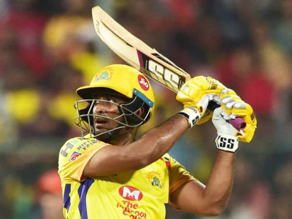 400 పైగా పరుగులు చేసిన తొలి ఆటగాడిగా: 400 పైగా పరుగులు చేసిన తొలి ఆటగాడిగా: