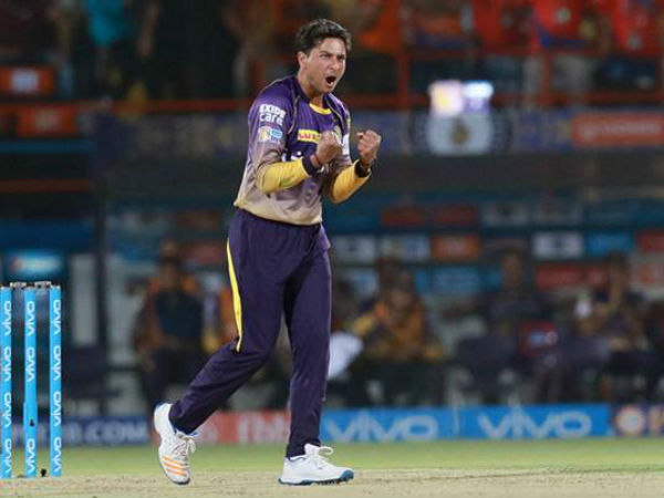 స్లాగ్‌ ఓవర్లలో కోల్‌కతా స్పిన్నర్లు పొదుపుగా బౌలింగ్‌ 