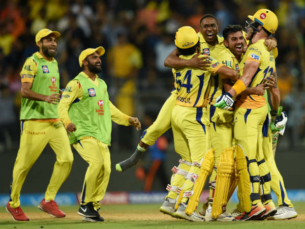 ఒక సీజన్‌లో అత్యధిక సిక్సులు