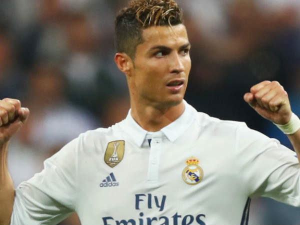 ఫుట్‌బాల్ ఫ్యాన్స్ కోసం స్టేడియాలు సిద్ధం