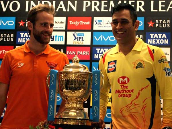 చెన్నైలోని బోట్‌ క్లబ్ రోడ్డులో పక్క పక్క ఇళ్లలో