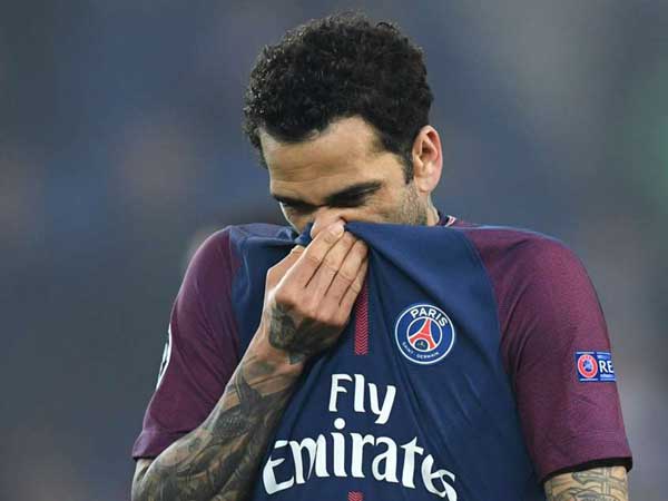  డానీ అల్వెస్ కోలుకోవడానికి ఆరు నెలలు