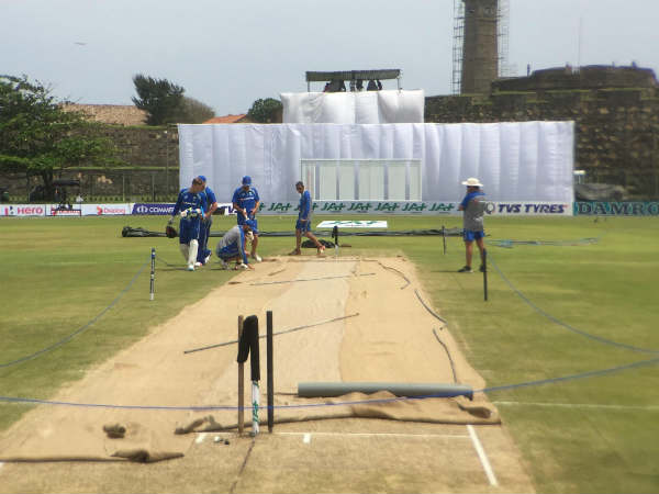  పిచ్ క్యూరేటర్‌కు ముడుపులు