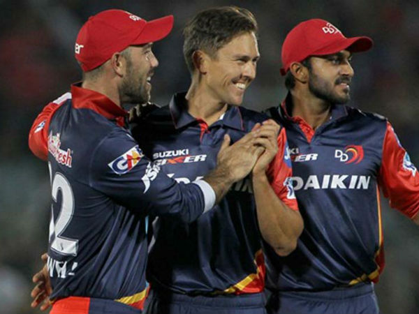 పొలార్డ్ క్యాచ్‌లానే అందుకున్న మ్యాక్స్‌వెల్.. 