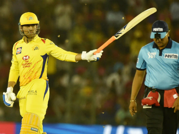 నయీ సోచ్‌ సీజన్‌ అవార్డు-ధోని (రూ. 10 లక్షలు)