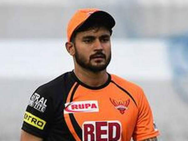 చాహల్‌ వేసిన తొమ్మిదో ఓవర్‌ రెండో బంతిని: 