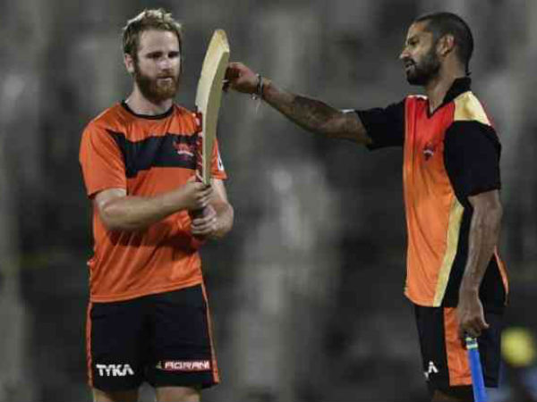 ధావన్‌, విలియమ్సన్‌ అలవోకగా బ్యాటింగ్‌ చేస్తూ: 