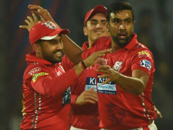 సెహ్వాగ్ ఫేస్‌బుక్ లైవ్ ద్వారా: 