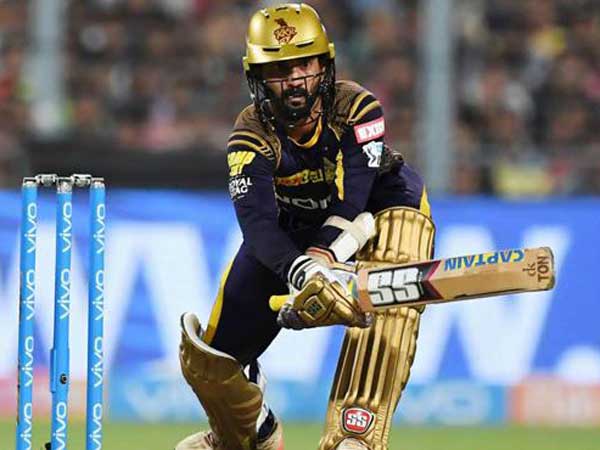 జట్టుని ముందుండి నడిపిస్తున్న దినేశ్ కార్తీక్