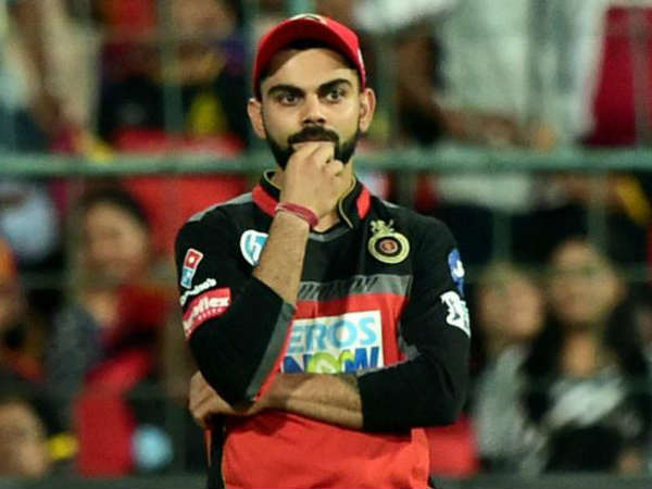 రక్తంతో రాసి ఉన్న లేఖ రక్తంతో రాసి ఉన్న లేఖ