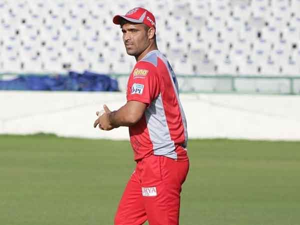 మంజూర్‌ దార్‌ (పంజాబ్‌ కింగ్స్‌ ఎలెవెన్‌) 