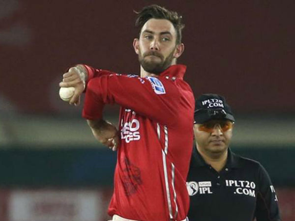 వినూత్నంగా ఆలోచించిన ధోనీ బౌలర్లను: