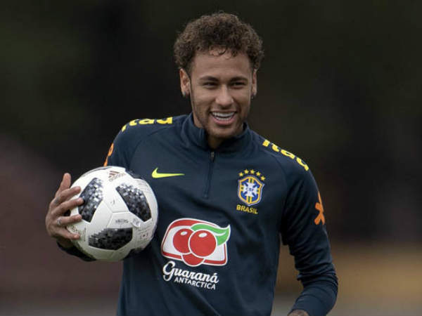 రియల్ మాడ్రిడ్‌లో చేరిక వార్తలను కొట్టి పారేసిన నేయ్మార్