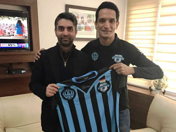 మినర్వా పంజాబ్ ఎఫ్‌సీ ఓనర్ రంజిత్ బజాజ్‌పై ఎఐఎఫ్ఎఫ్ సస్పెన్షన్ 