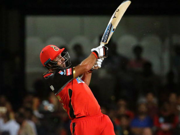 చివరి ఓవర్లో గ్రాండ్ హోమ్ రెండు సిక్సులు