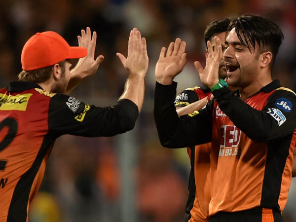 2 పరుగుల వద్ద రాబిన్ ఊతప్ప క్లీన్ బౌల్డ్