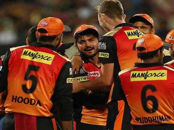 పాయింట్ల పట్టికలో అగ్రస్థానంలో 