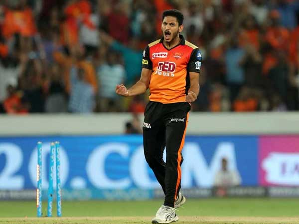 బసిల్ థంపీ చెత్త రికార్డు