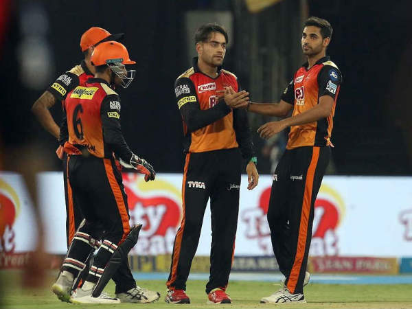 బెంగళూరు విజయానికి ఆఖరి ఓవర్‌లో 12 పరుగులు