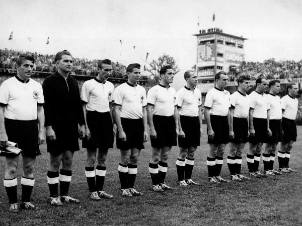  4 మ్యాచ్‌ల్లోనే 25 గోల్స్‌తో ఇలా రికార్డు