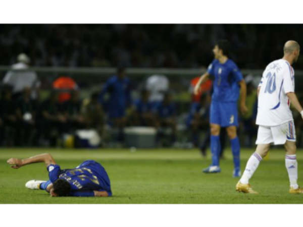 మెటెరాజ్జి ..జిదానే తల్లిని అనకూడని: 