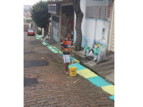 వీధుల్లోని గోడలకు రంగులు