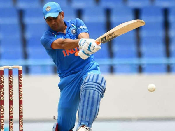 ధోనీ కూడా అదే శ్రీలంకపైనే 2005లో: